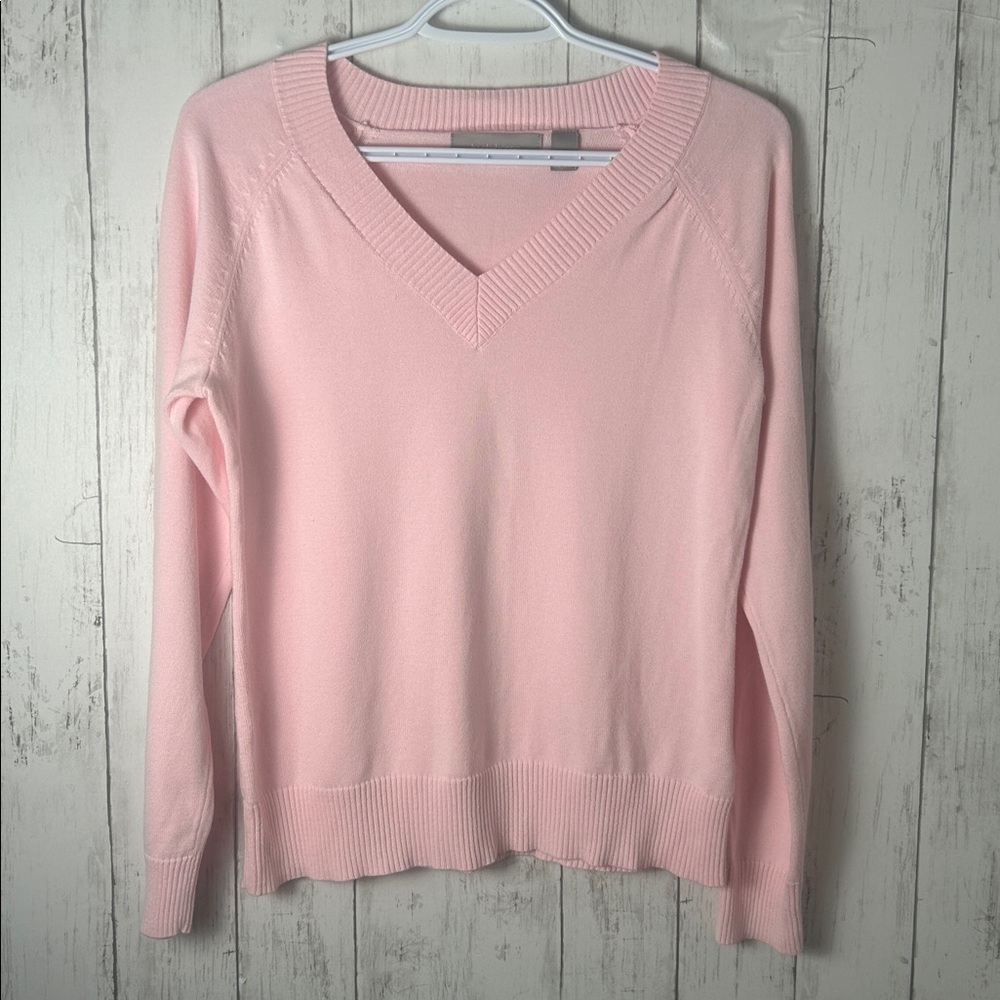 Liz Claiborne Soft Pink Knit Top v-neck womens medium 
Feminine classy comfort